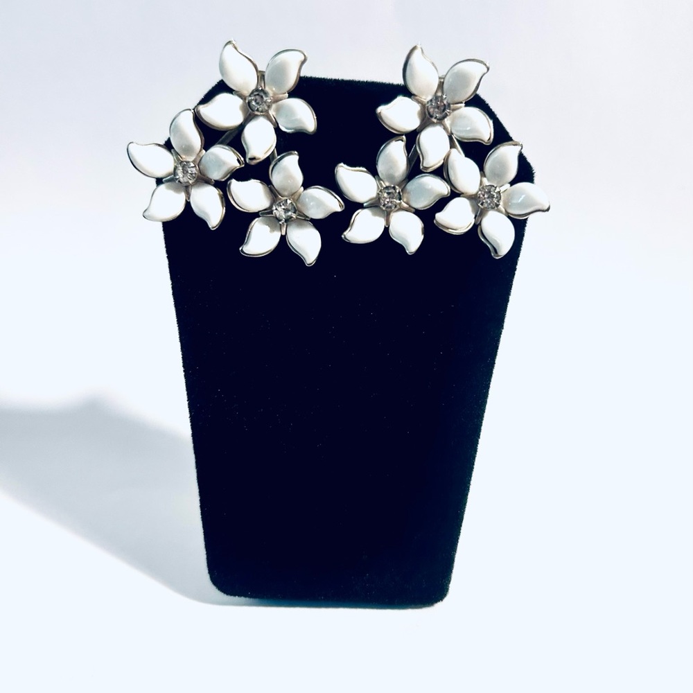 White Floral Cluster Statement Clip‎ Earrings, Vintage Clip-on Earrings